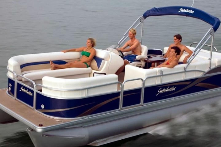 a small boat in a body of water